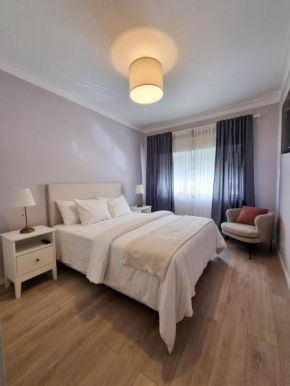 LCF - 2 Bedroom Apartment with Private BBQ Garden